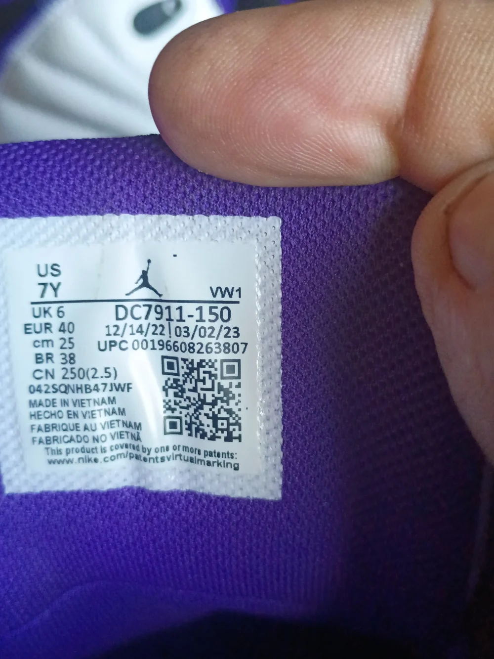 Jordan Air Jordan Pro Strong GS Kids Sneaker US 7Y Black White Purple